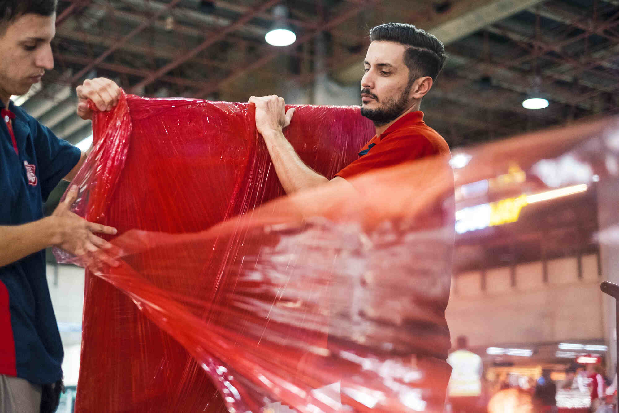 What passengers say about luggage wrapping?